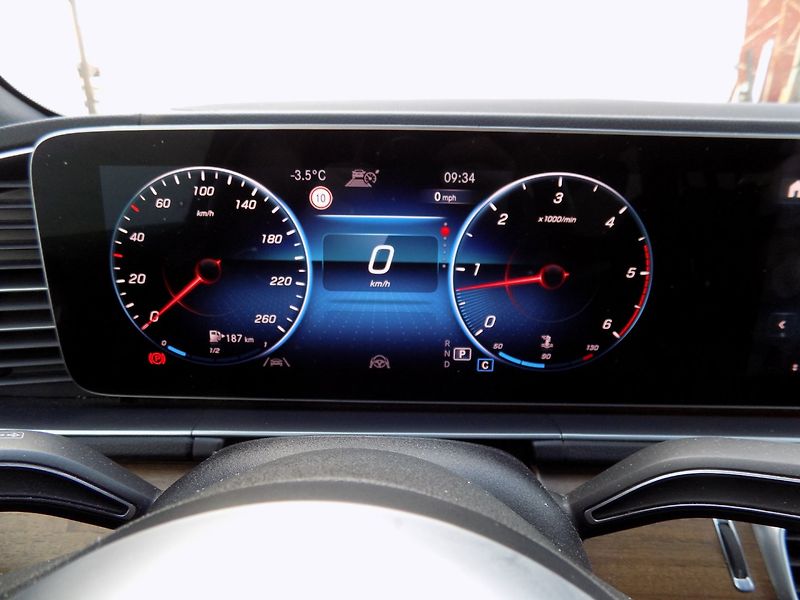 Mercedes-Benz GLS (2020) 400d/AMG-Line/4-Matic/1.M.ČR/ - fotka 31 z 47