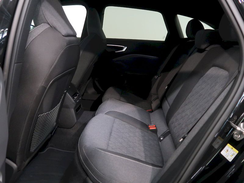 Audi A5 (2025) AVANT S-LINE 2.0TDI 150KW 4x4 - fotka 17 z 40