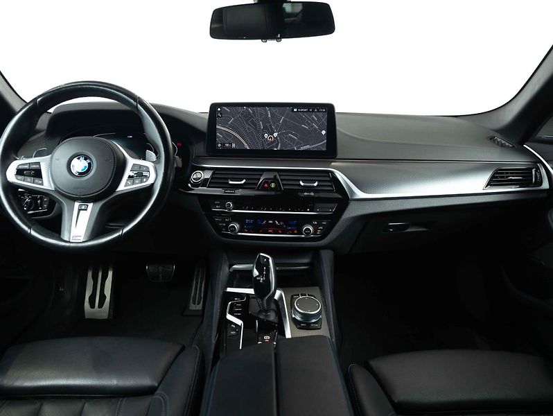 BMW Řada 5 540d xDrive - fotka 9 z 23