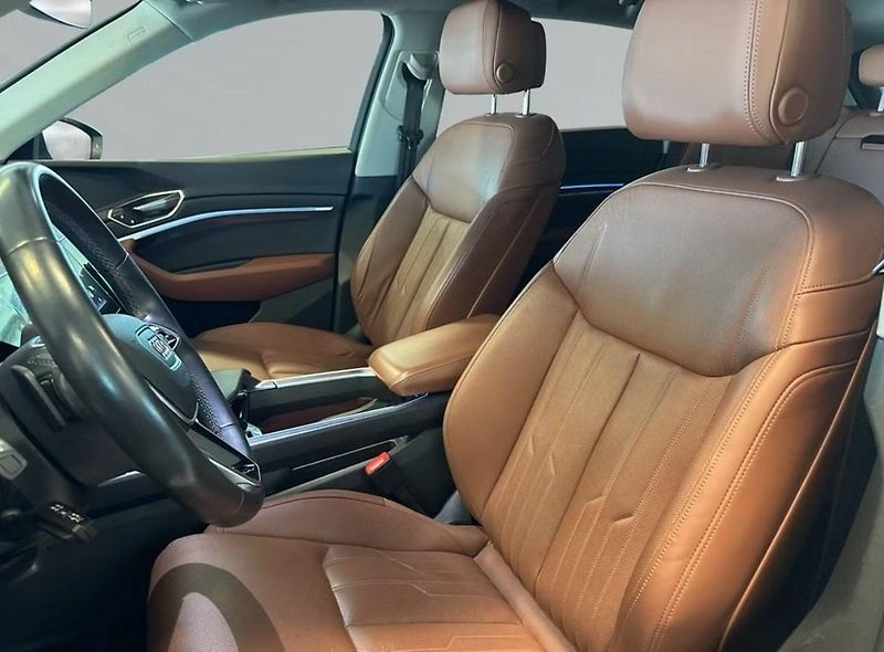 Audi Q8 e-tron 55 Q Kamera Vzduch Kůže BLIS  - fotka 8 z 9