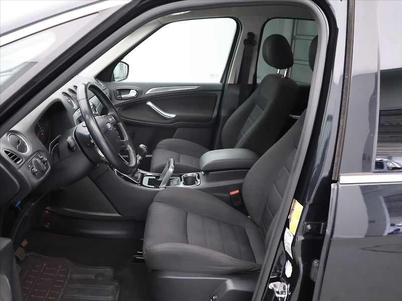 Ford S-MAX 2,0 TDCI 103kW Convers+ 7-Míst - fotka 11 z 32