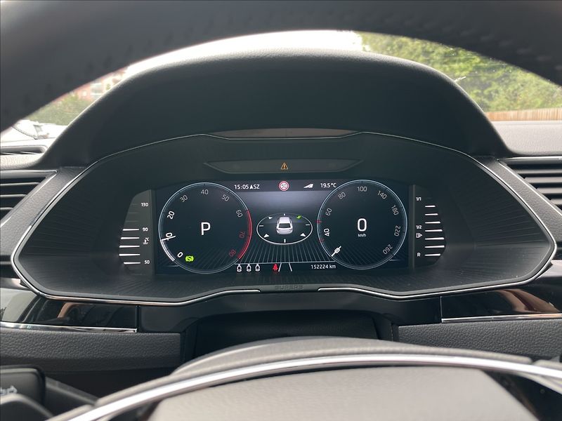 Škoda Superb 1,5 TSI DSG Combi L&K DCC+ACC - fotka 9 z 23