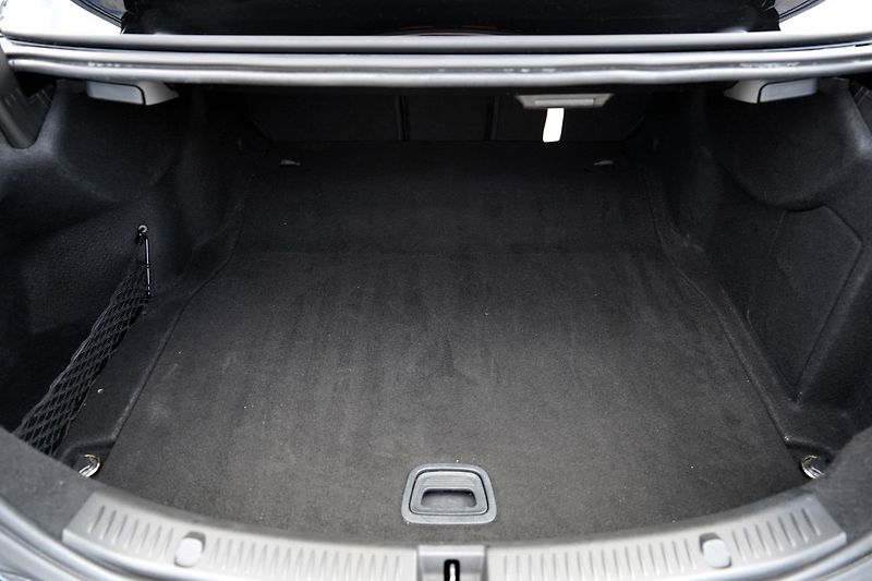 Mercedes-Benz Třídy E E 220d AMG/LED/AT9/kůže - fotka 12 z 46