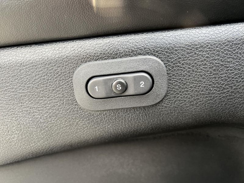 Jeep Grand Cherokee 3.0CRD AUTOMAT LIMITED TAŽNÉ - fotka 14 z 43