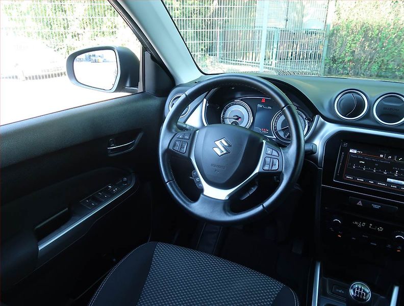 Suzuki Vitara (2023) Premium 1.4 BoosterJet - fotka 7 z 19