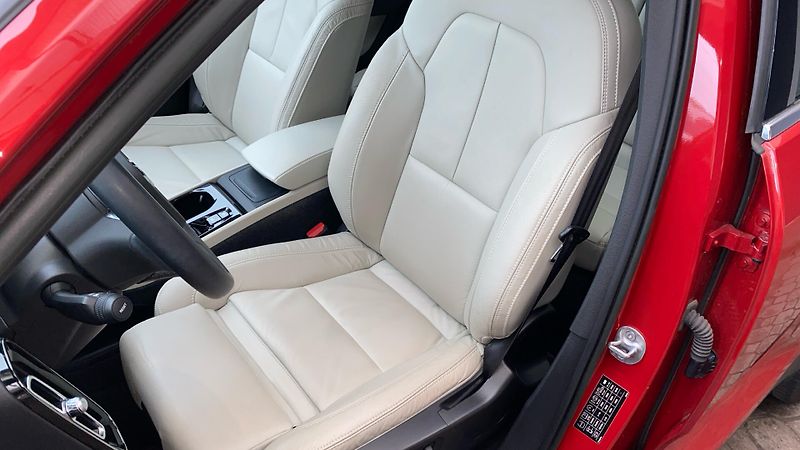 Volvo XC40 PLUS BRIGHT, B4 FWD, 145+10 kW - fotka 7 z 39