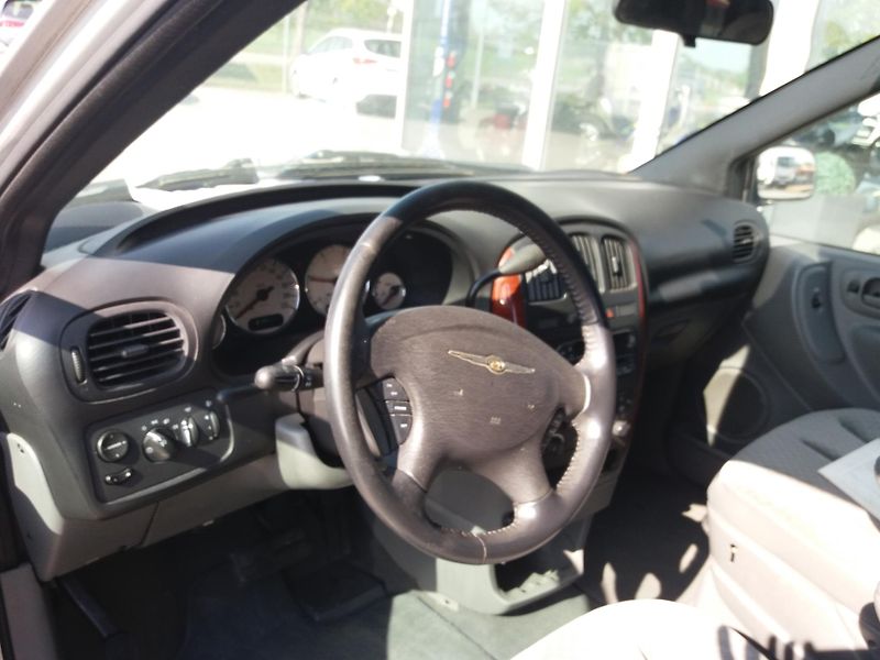 Chrysler Grand Voyager 2.8 CRD,110kW,AUTOMAT,7.MÍST!! - fotka 8 z 23