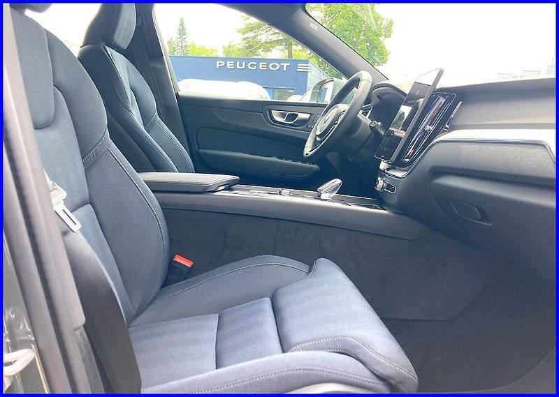 Volvo XC60 (2026) B5 AWD PLUS BR.+4SERVIS/ZÁRUKA - fotka 27 z 43