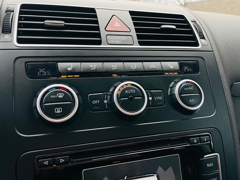 Volkswagen Touran 1.4TSI VÝHŘEV SERVISKA TAŽNÉ - fotka 40 z 46