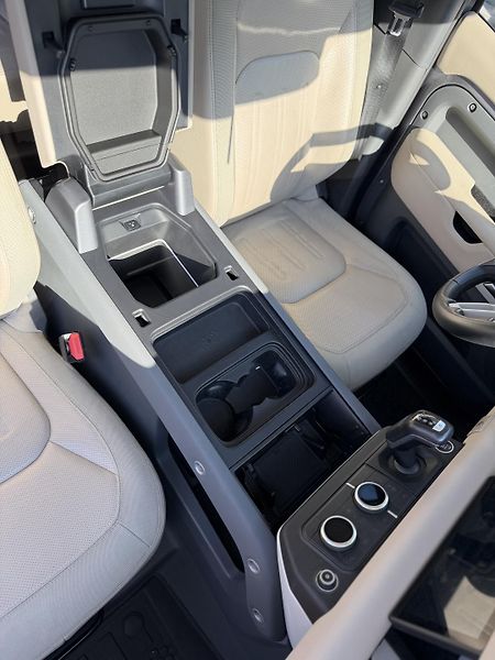 Land Rover Defender (2020) DEFENDER 110  - fotka 13 z 18