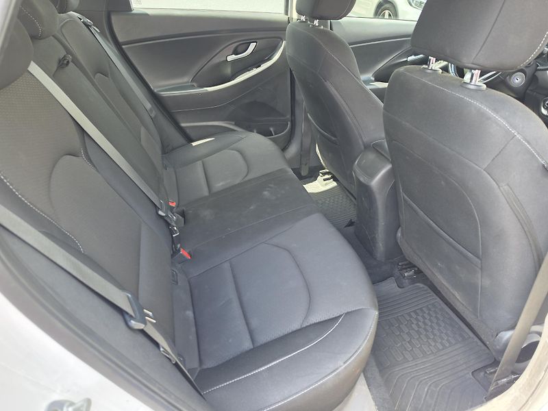 Hyundai i30 1.4i  - fotka 18 z 20