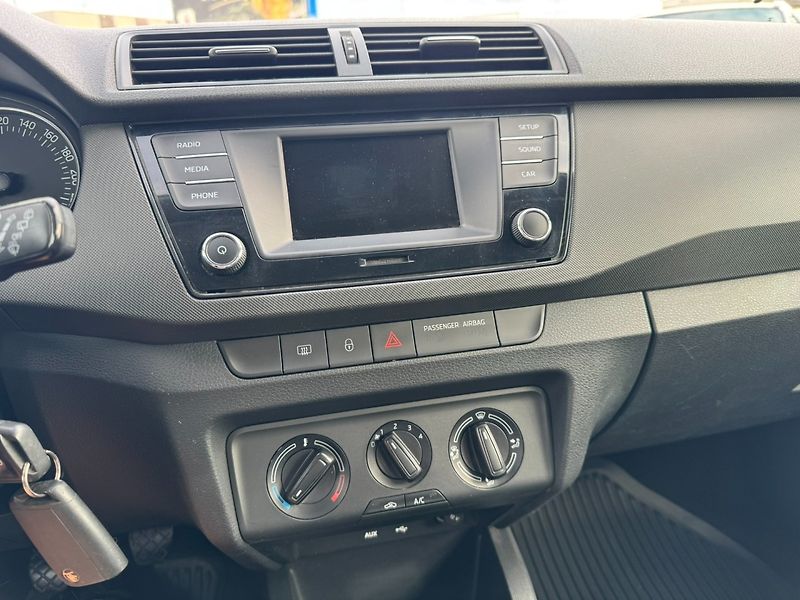 Škoda Fabia (2015) 1,2 TSI 66 KW 2 MAJ. STK - fotka 27 z 44