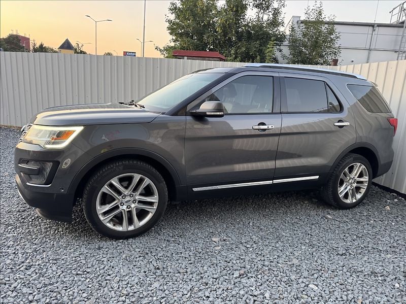 Ford Explorer 3,5 V6 268kW 4X4 PLATINUM - fotka 3 z 50