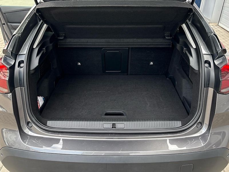 Citroën C4 (2023) Shine 1.2 PureTech 130 EAT8 - fotka 9 z 58