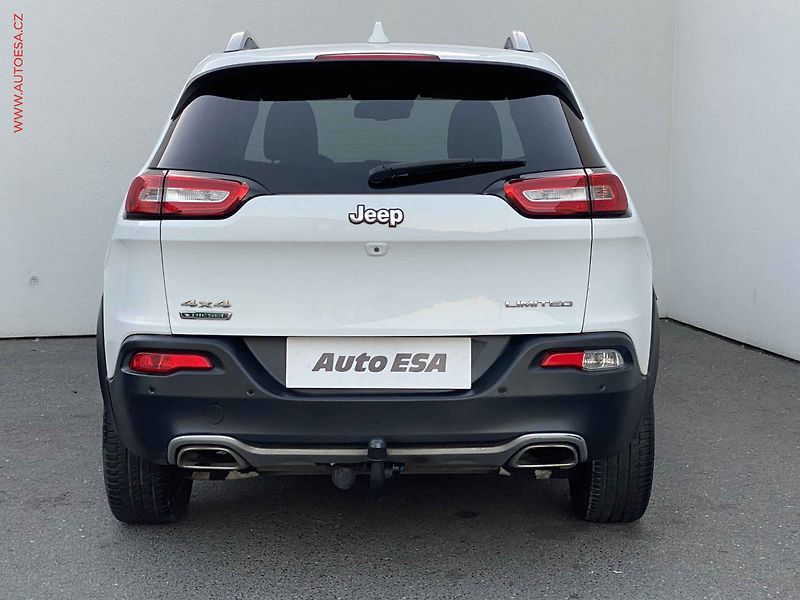 Jeep Cherokee (2015) 2.0 M-Jet 4X4, Limited, AT, - fotka 5 z 21
