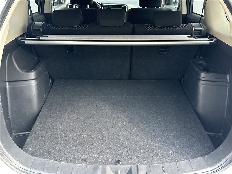 Mitsubishi Outlander 2,0 150PS  Intense A/T 4x4 - fotka 41 z 53