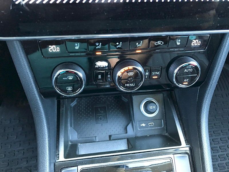 Škoda Superb (2023) COM GRT L K 4X4 TD 140/2.0 A7A - fotka 22 z 28