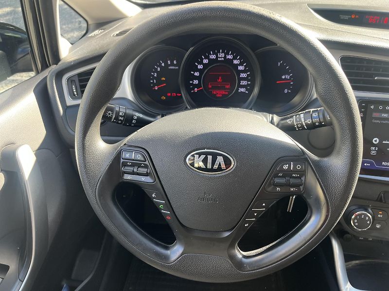 Kia Ceed (2013) 1,4 CRDi 66 Kw TAŽNÉ !! - fotka 13 z 18