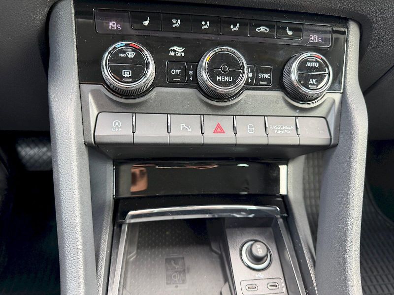 Škoda Karoq (2023) 1.5 TSI 110kW DSG Style - fotka 27 z 35