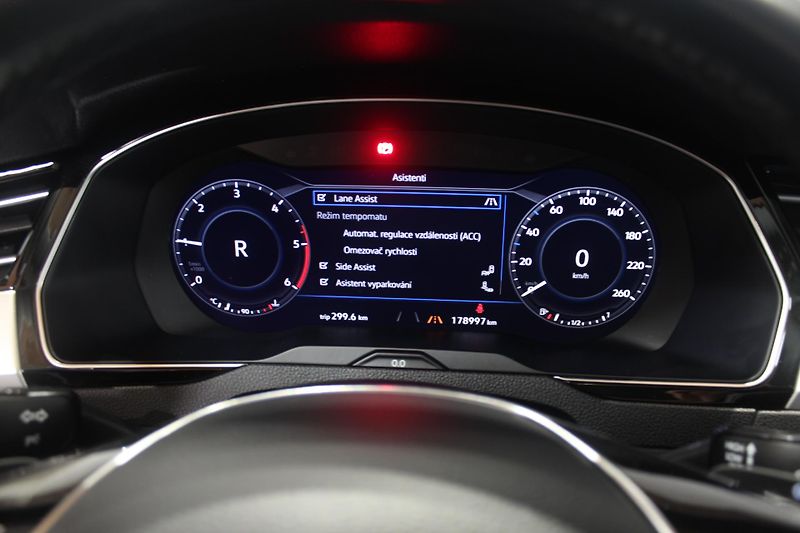 Volkswagen Passat (2019) 2.0TDI DSG Display LED Navi - fotka 35 z 35