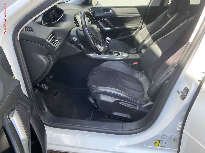 Peugeot 308 (2016) 1.6 HDi SW, Allure - fotka 9 z 15