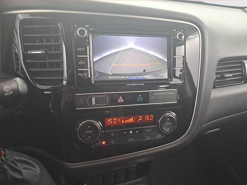 Mitsubishi Outlander (2019) 2.0, 4X4, Automat, ČR,1.maj - fotka 18 z 21