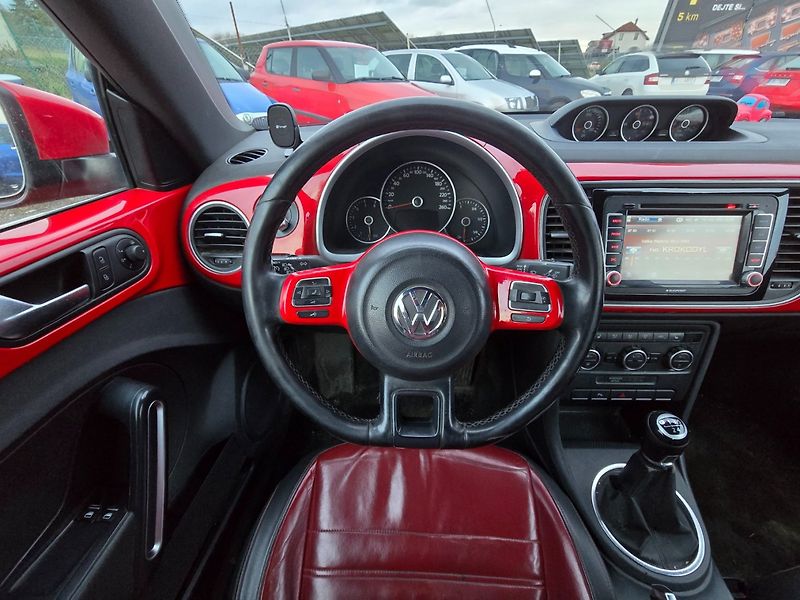 Volkswagen Beetle (2012) 1.6 TDi 2012 - fotka 12 z 17