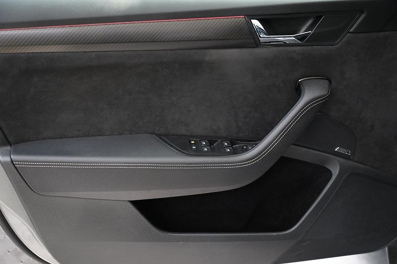 Škoda Superb - fotka 12 z 27
