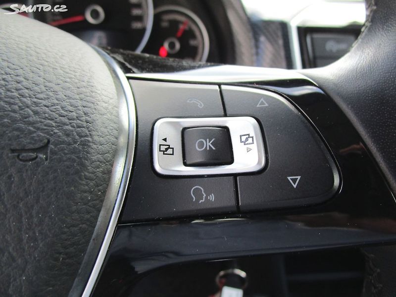 Volkswagen up! 1,0MPI - 48KW - NOVÁ STK - fotka 20 z 25