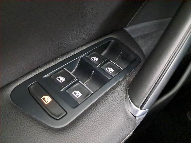 Volkswagen Golf (2015) Comfortline 2.0 TDI, Automat - fotka 19 z 22