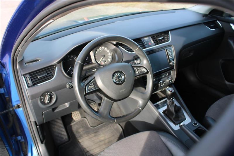 Škoda Octavia 1,6 TDi  4 x 4,ČR,XENONY,TOP - fotka 10 z 30