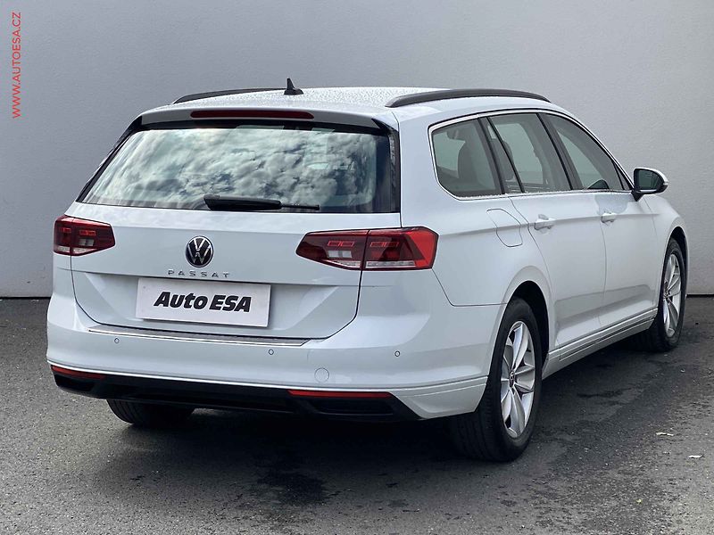 Volkswagen Passat (2023) 2.0 TDi, Business, DSG, LED - fotka 4 z 19
