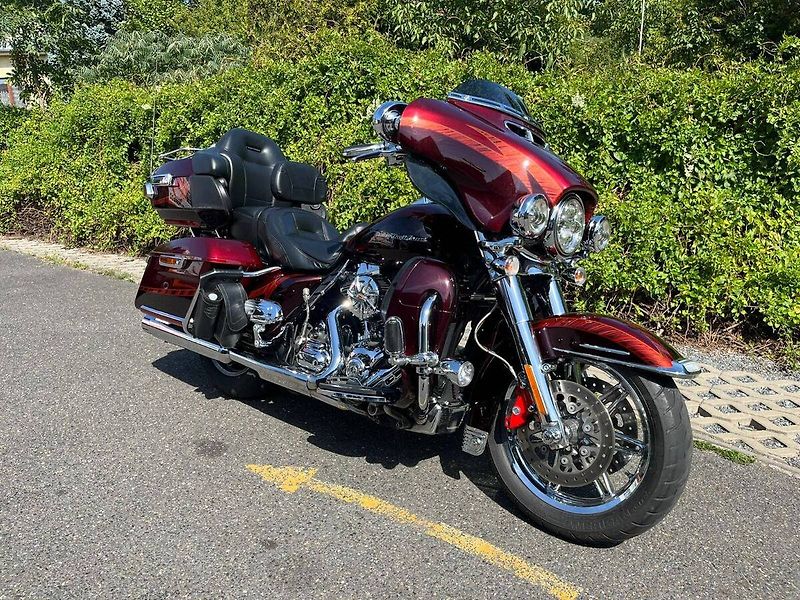 Harley-Davidson FLHTKSE ULTRA LIMITED CVO (2013) - fotka 1 z 16