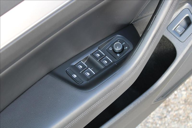Volkswagen Passat 2,0 TDi  DSG, 4x4, HIGHLINE - fotka 14 z 31