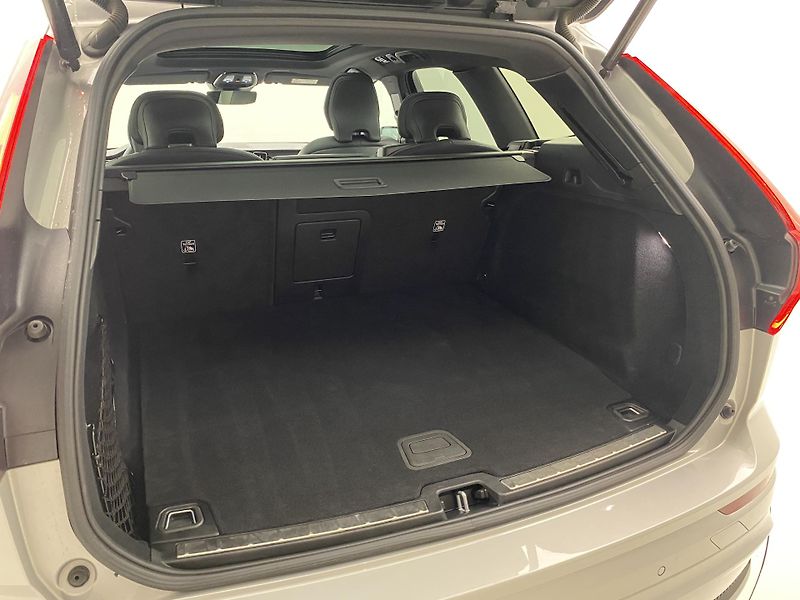 Volvo XC60 T6 AWD PLUG-IN ULTIMATE DARK  - fotka 6 z 52