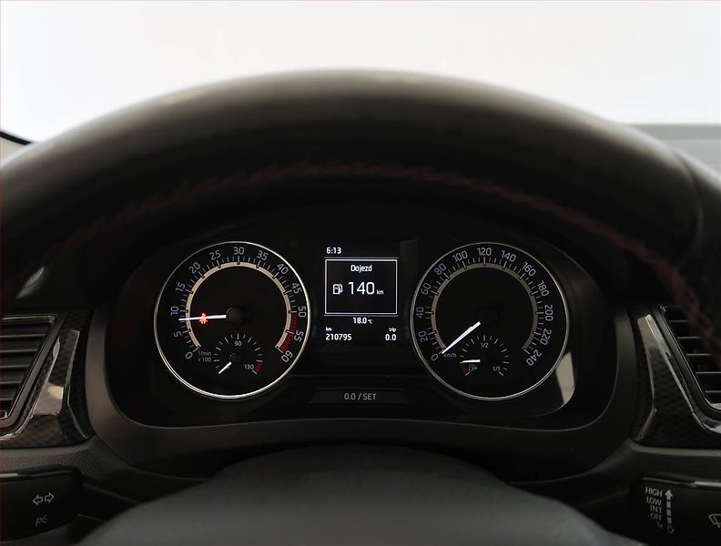 Škoda Rapid (2015) Spaceback 1.4 TDI, Xenony - fotka 11 z 20