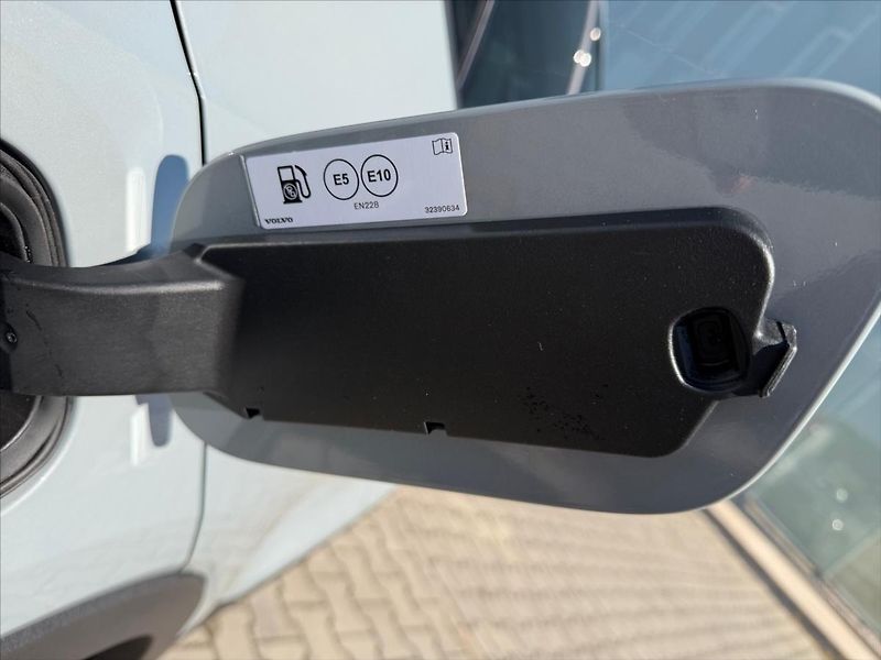 Volvo XC40 (2026) 2,0 B3 Core 8453 - fotka 12 z 13