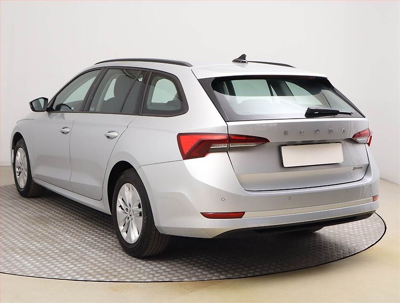 Škoda Octavia (2023) Ambition 2.0 TDI, ČR,1.maj - fotka 4 z 18