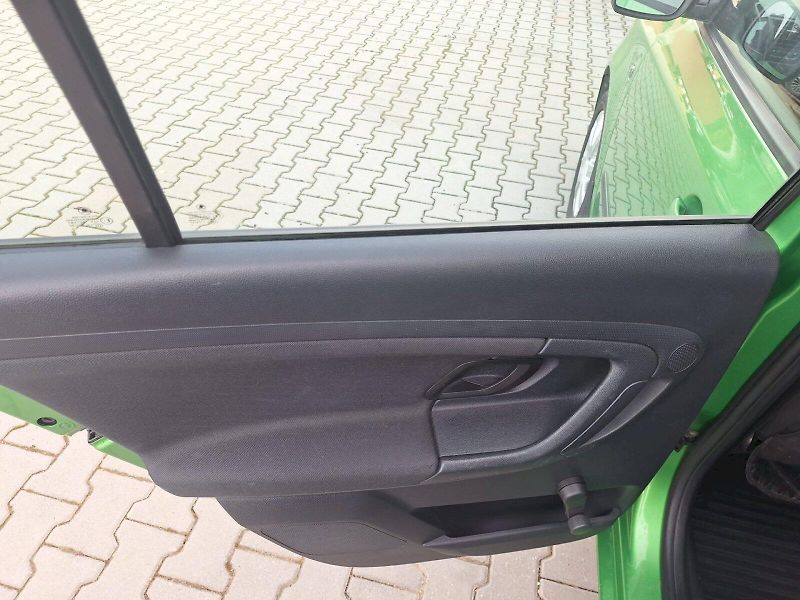 Škoda Fabia (2010) COMBI / 1.2 TSI / 63 kW / AMBI - fotka 22 z 29