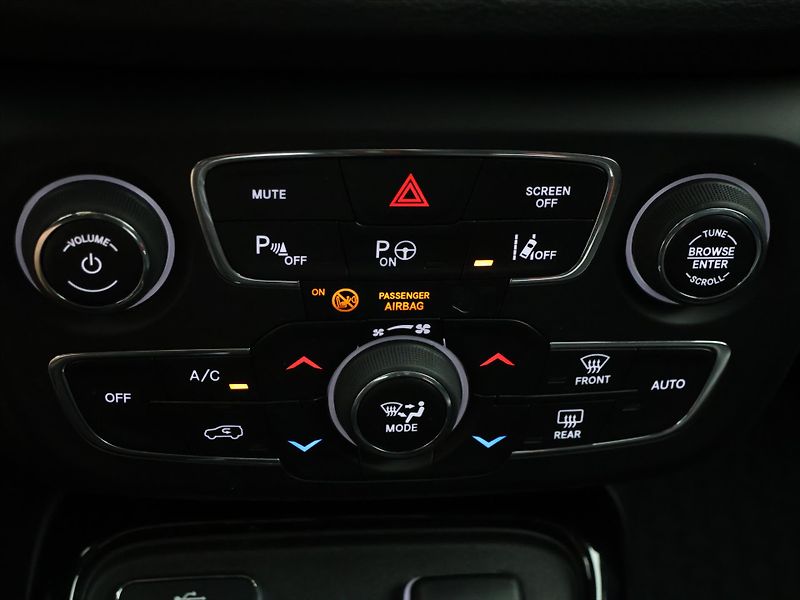 Jeep Compass 1,6 D LIMITED Aut.klima CZ - fotka 19 z 27