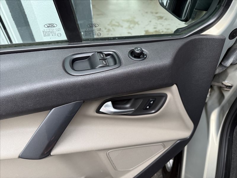 Ford Tourneo Custom 2,2 Titanium,92kW,po servisu - fotka 17 z 31