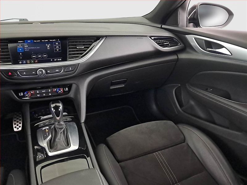 Opel Insignia (2021) OPC Line 2.0 Turbo GSi, 4X4 - fotka 8 z 19