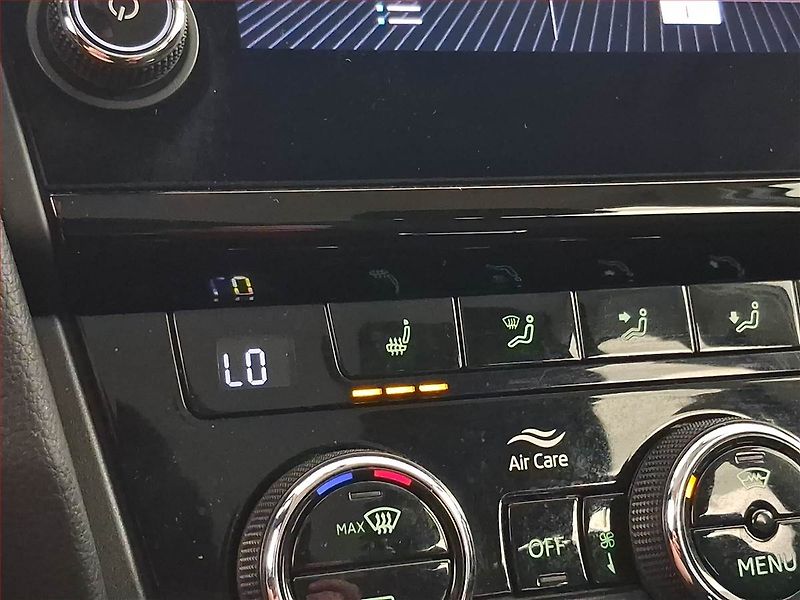 Škoda Octavia (2019) Style 2.0 TSI, 4X4, Automat - fotka 17 z 24
