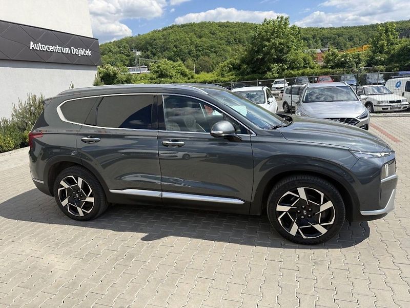 Hyundai Santa Fe 2,2 CRDI 4x4 DCT Luxury - fotka 2 z 14