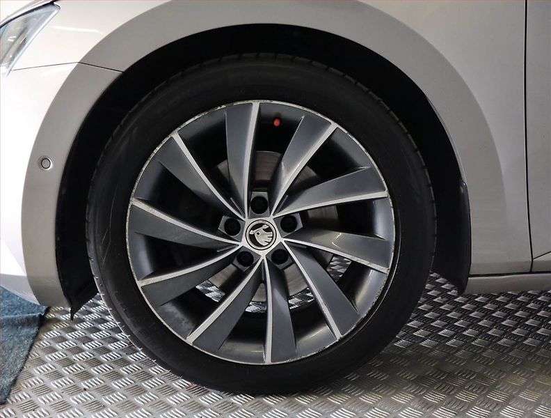 Škoda Superb (2018) Laurin&Klement 2.0 TDI, 4X4 - fotka 15 z 28