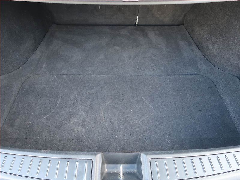 Tesla Model S (2015) 85D, SoH 92% - fotka 13 z 17