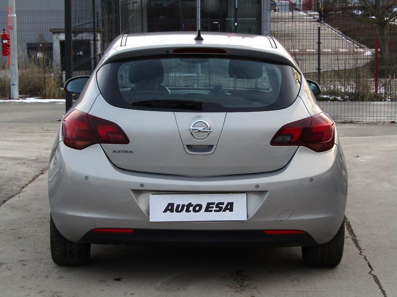 Opel Astra (2010) 1.4i, 2.maj,ČR, AC, navi - fotka 5 z 17