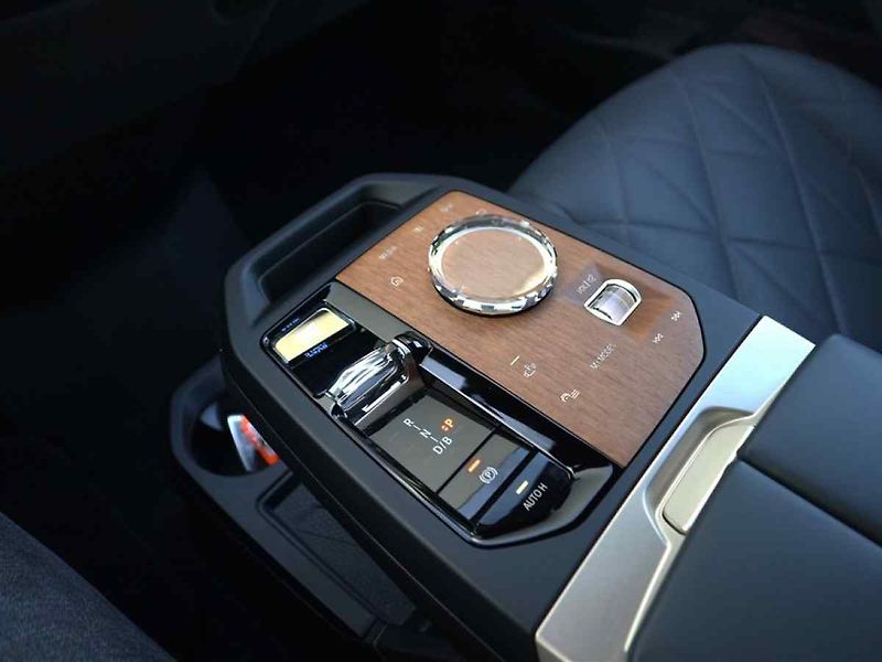 BMW iX - fotka 10 z 10