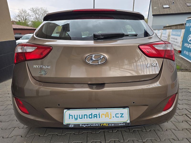 Hyundai i30 1.6-PRAV.ZN.SERVIS-88kw - fotka 9 z 18