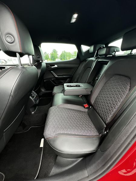 Seat Leon 1.5eTSI 110kW DSG FR-Line  - fotka 20 z 23